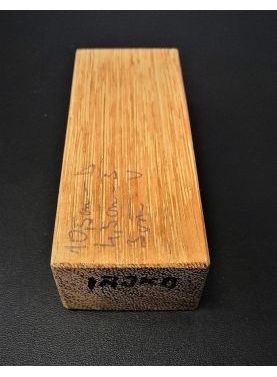 Špalík exotického dreva Iroko.